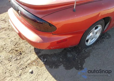 2001 Pontiac Firebird z USA, uszkodzony, nr VIN 2G2FS22K712113513